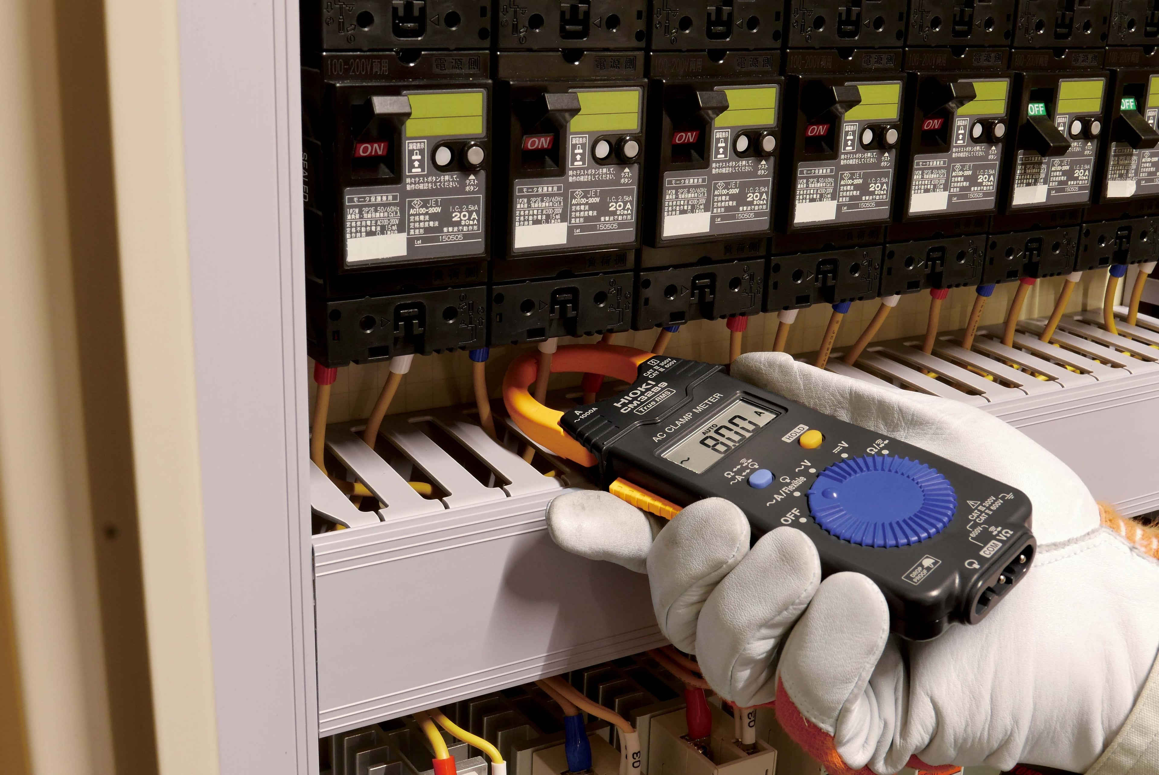 AC CLAMP METER CM3289